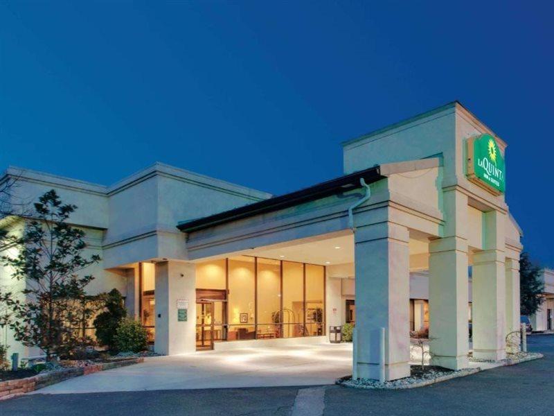 Ramada Inn By Wyndham Fairfield Nj Экстерьер фото