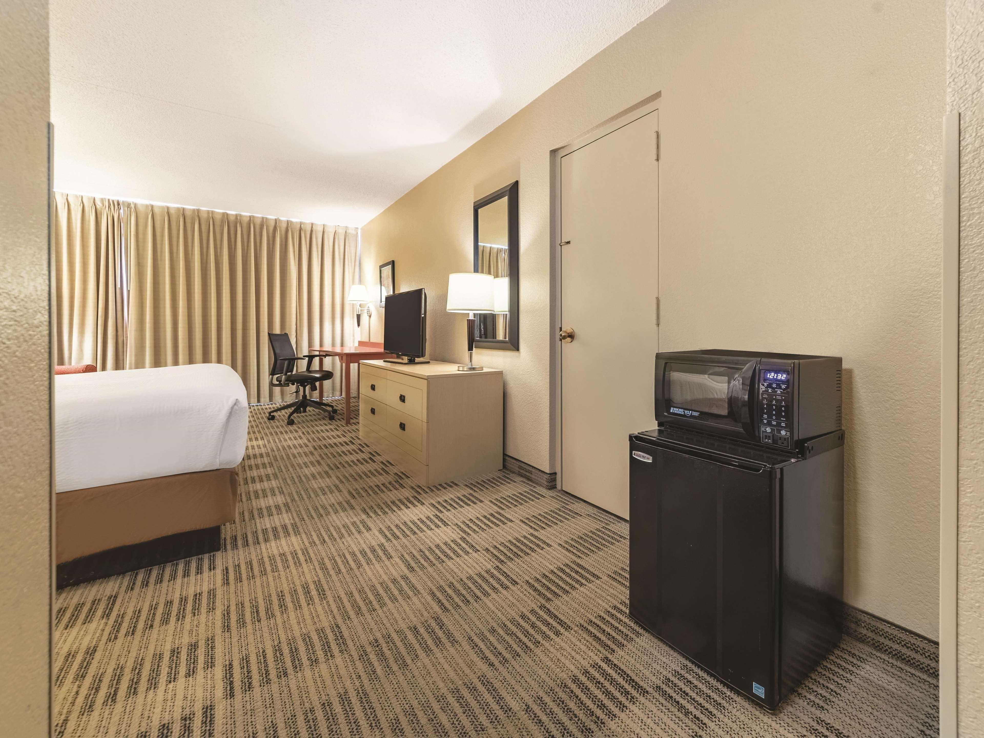 Ramada Inn By Wyndham Fairfield Nj Экстерьер фото