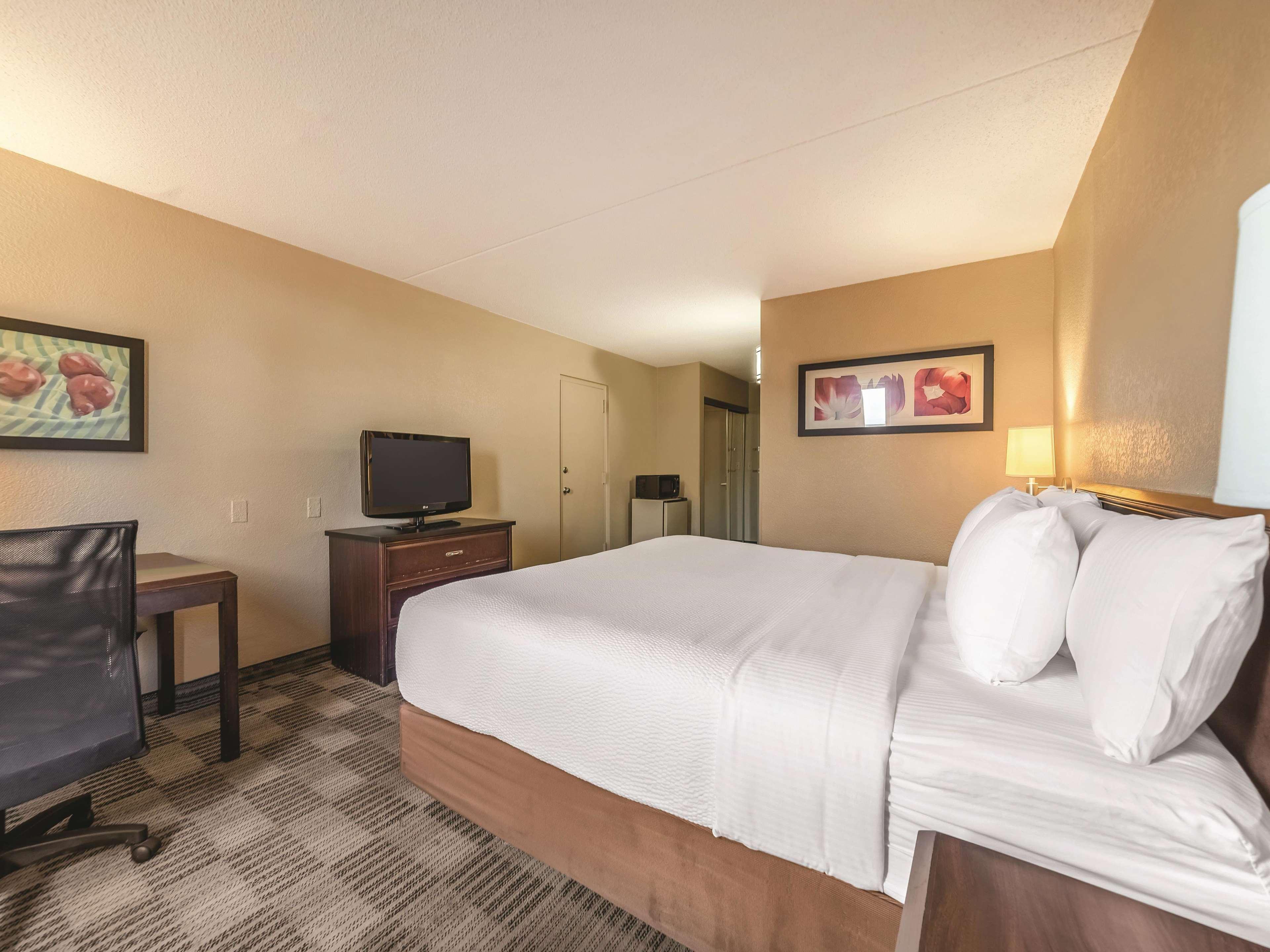Ramada Inn By Wyndham Fairfield Nj Экстерьер фото