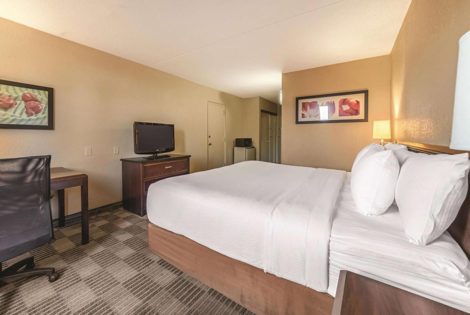 Ramada Inn By Wyndham Fairfield Nj Экстерьер фото