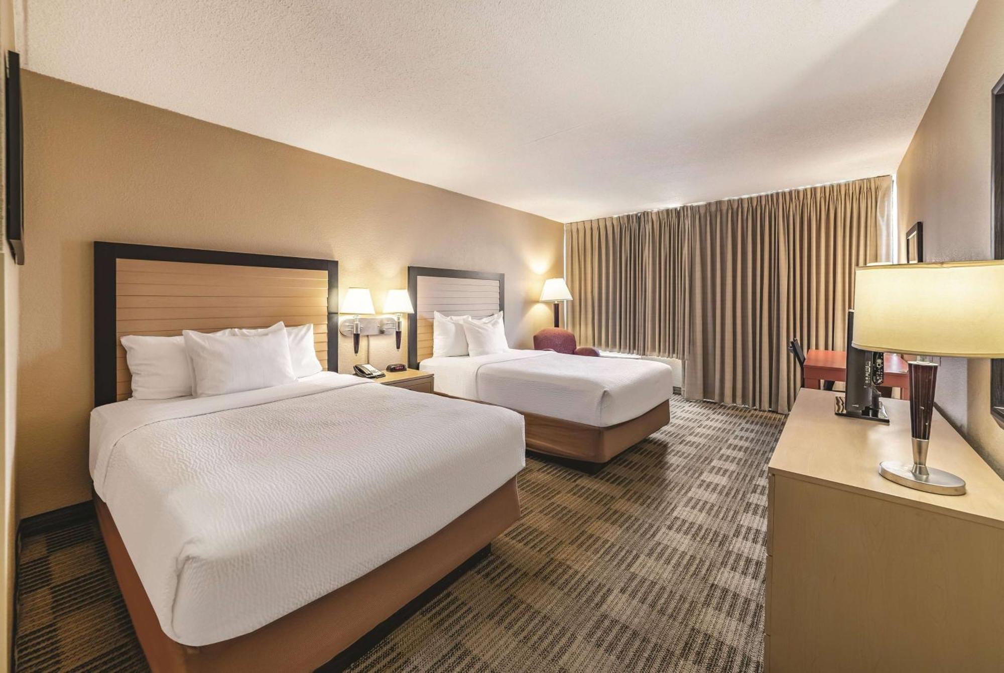 Ramada Inn By Wyndham Fairfield Nj Экстерьер фото