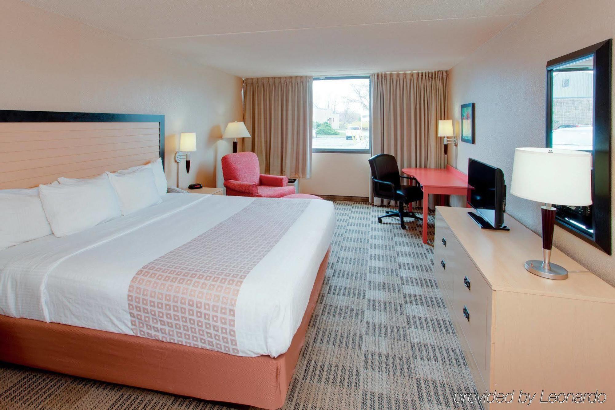 Ramada Inn By Wyndham Fairfield Nj Экстерьер фото