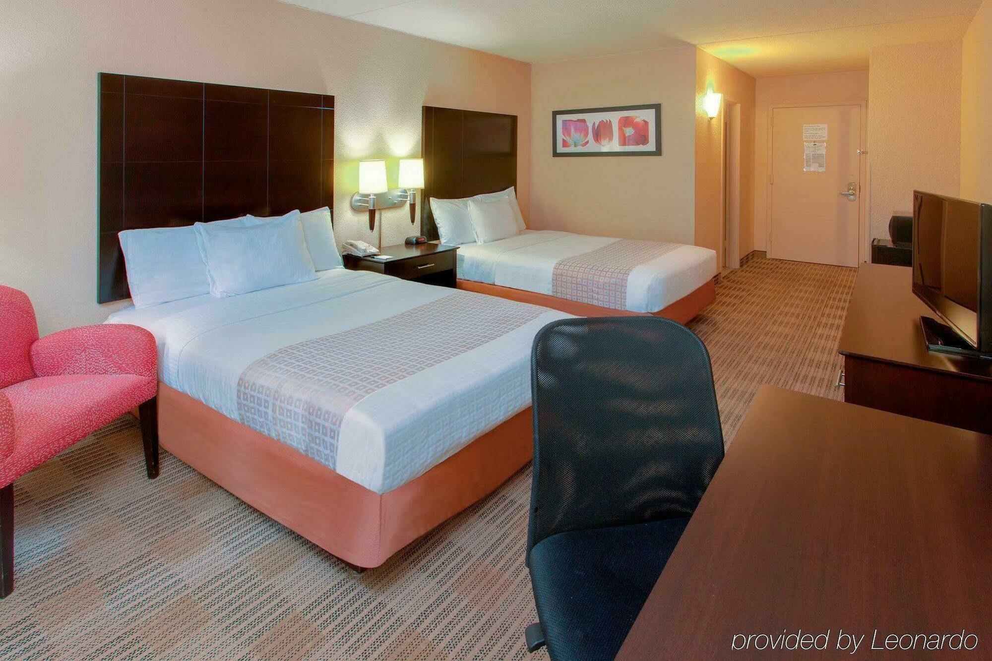 Ramada Inn By Wyndham Fairfield Nj Экстерьер фото